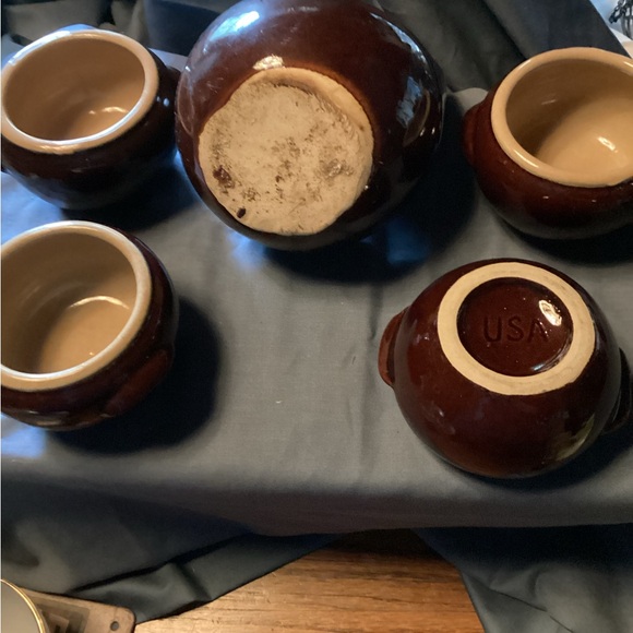 Soooo cute. Pot and 5 bowls. One is another picture. I don’t know why I did? - Picture 3 of 4